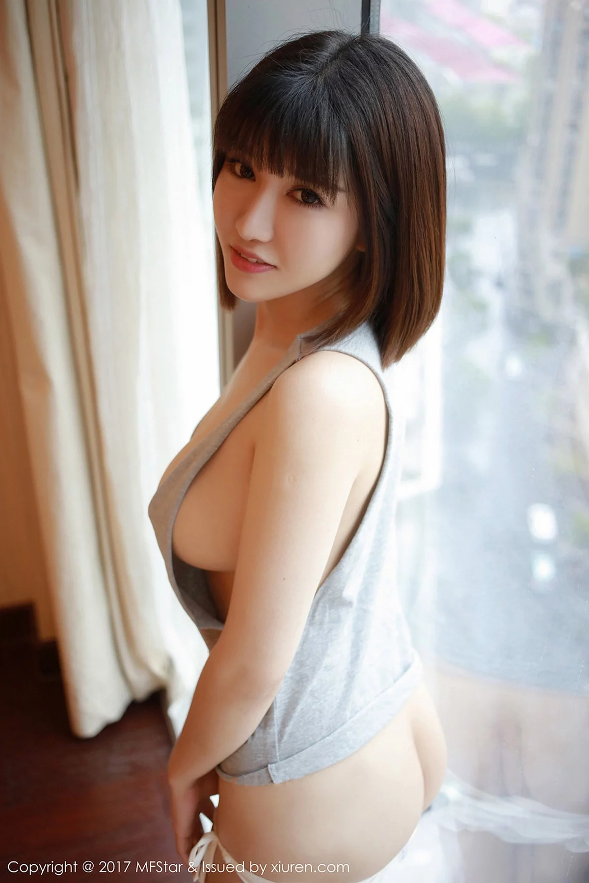 Xrmnw.Com[MFStar模范学院]Vol.102_嫩模K8傲娇萌萌Vivian吊带真空背心侧露美乳诱惑写真50P