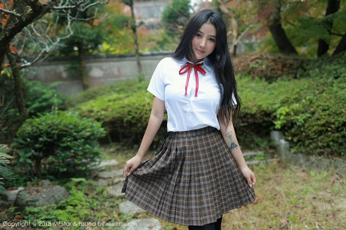 Xrmnw.Com[MFStar模范学院]Vol.163_嫩模Manuela玛鲁娜日本旅拍户外学生制服靓丽迷人写真42P