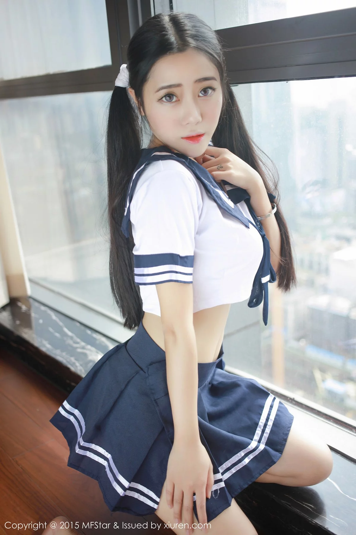 Xrmnw.Com[MFStar模范学院]Vol.032_嫩模兜豆靓Youlina半脱学生制服诱惑美臀写真42P