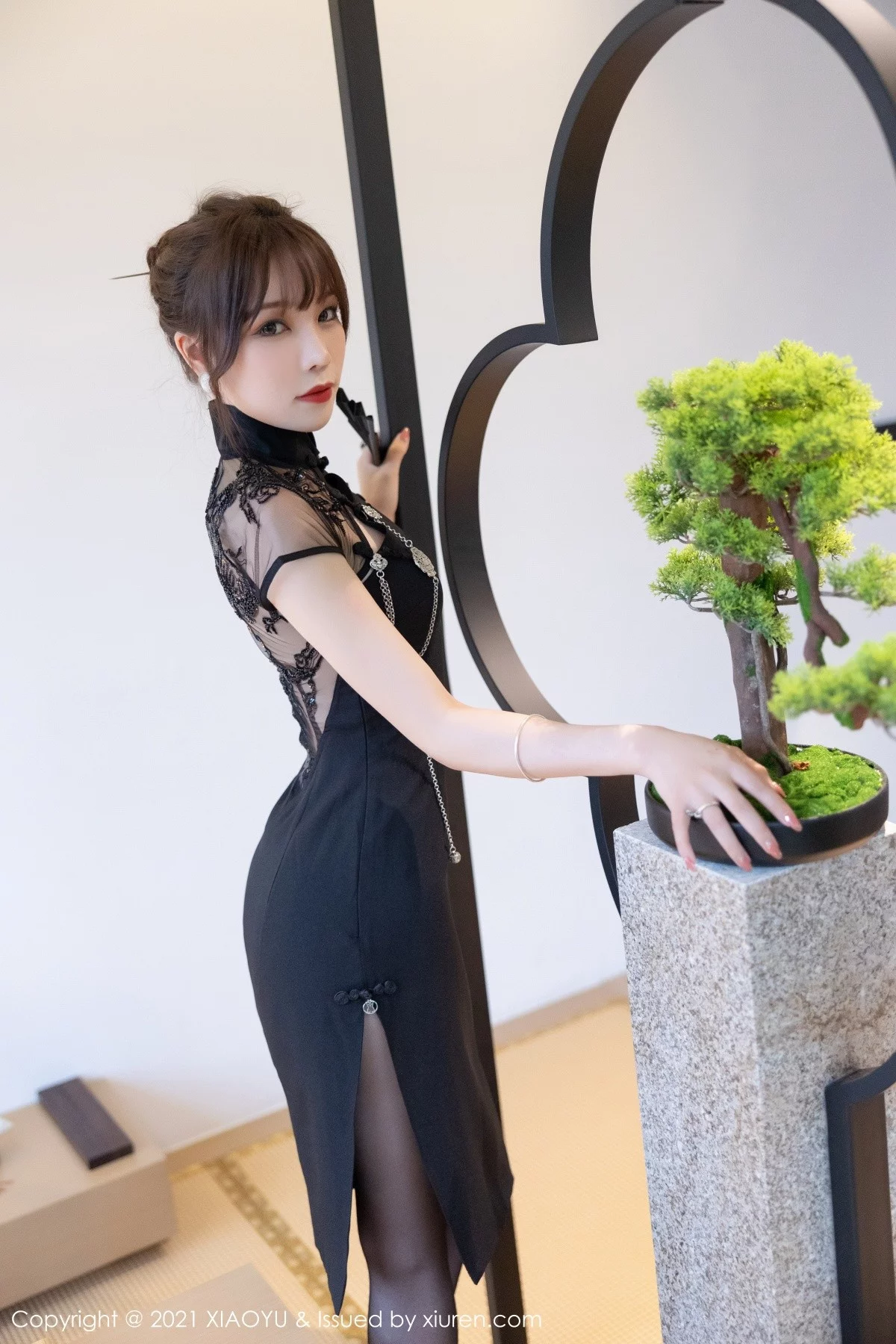 Xrmnw.Com[XiaoYu画语界]Vol.629_女神芝芝Booty私房古韵旗袍配超薄黑丝裤袜秀美腿诱惑写真95P