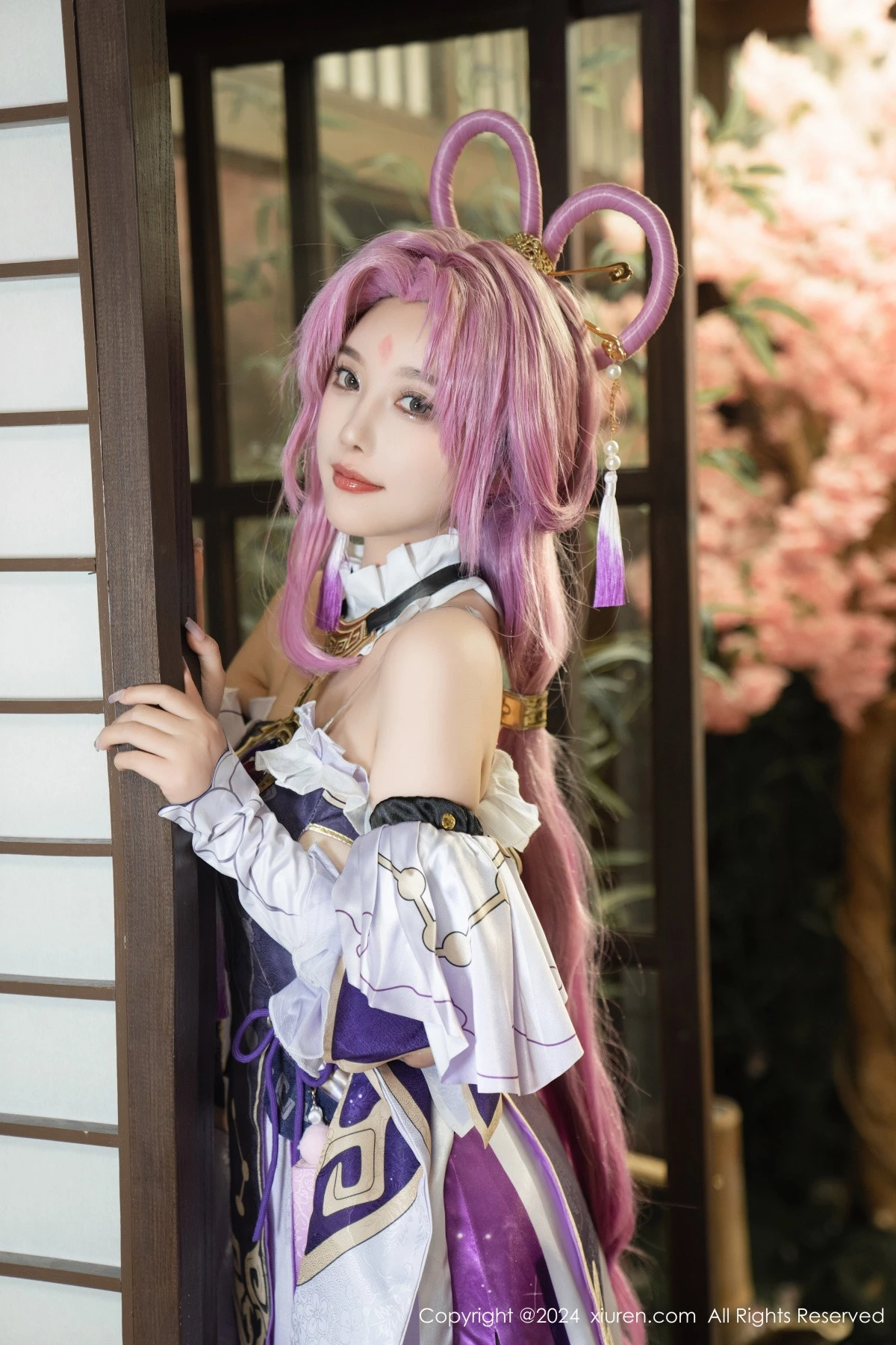 Xrmnw.Com[XiuRen秀人网]No.8943_女神杨晨晨Yome性感紫色Cosplay服饰配白丝袜秀丰满身材诱惑写真79P